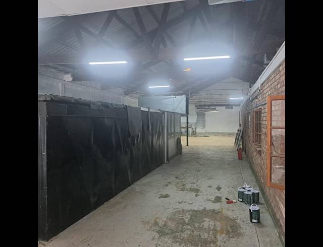 INDUSTRIAL PROPERTY TO RENT IN NORTH END